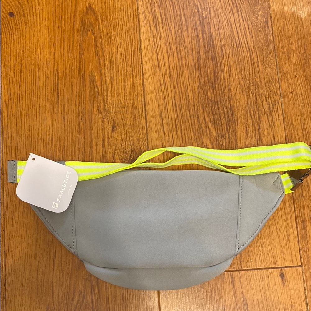 Fabletics Retro Pack - Picture 2 of 6